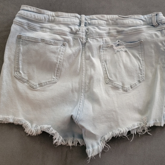 Distressed denim shorts - Picture 2 of 4